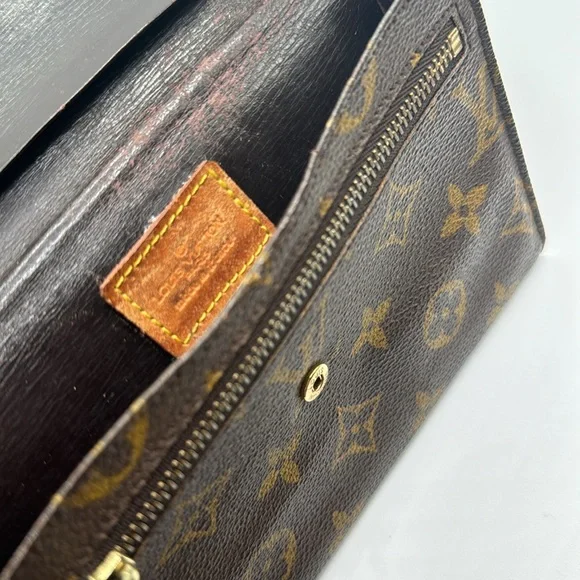 Louis Vuitton Wallet - Picture 9 of 10